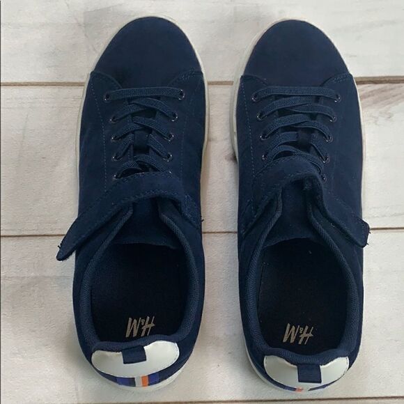 H&M Men’s Shoes    - Picture 3 of 8